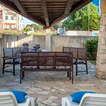 Hébergement de vacances Beautiful In Volme With Kitchen Banjole