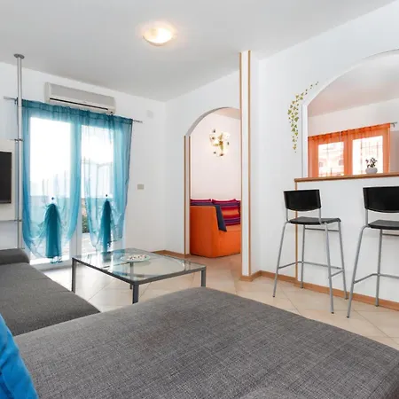 Two-bedroom In Volme Banjole
