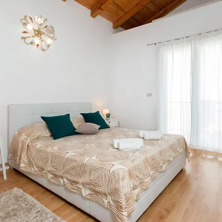 Two-bedroom In Volme * Banjole